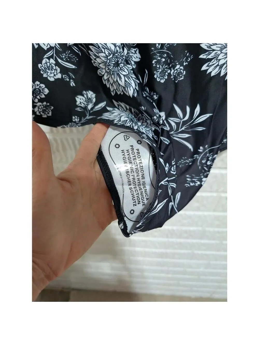 Black White Floral Long Sleeve Zip Front Swim Suit SZ XXL